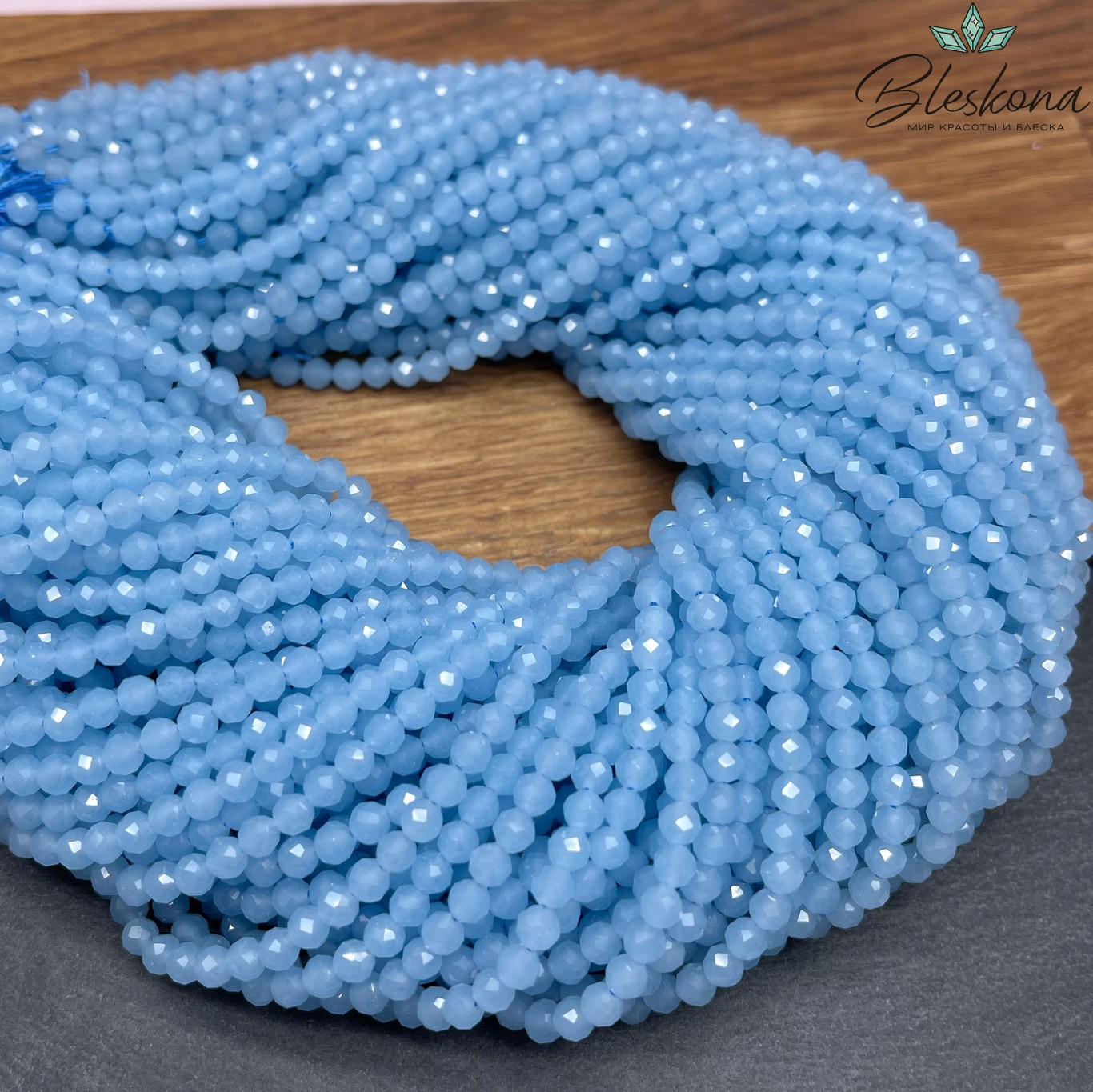 Лунный камень светло-синий тонированный (имитация) 4 мм