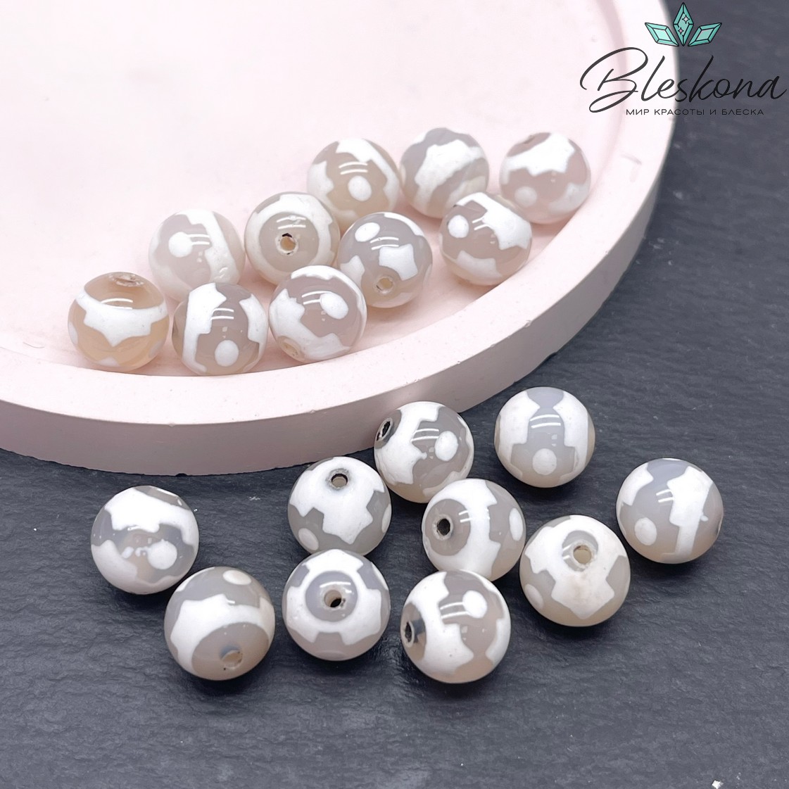 Бусина Дзи 3 глаза и мирный крест серо-белый шар 10 мм уп.10 шт.