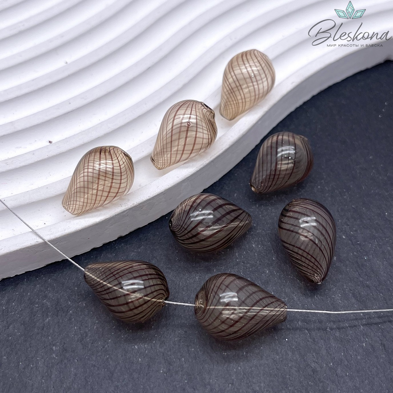 20*14 мм Бусина капля стекло коричневое черные полосы