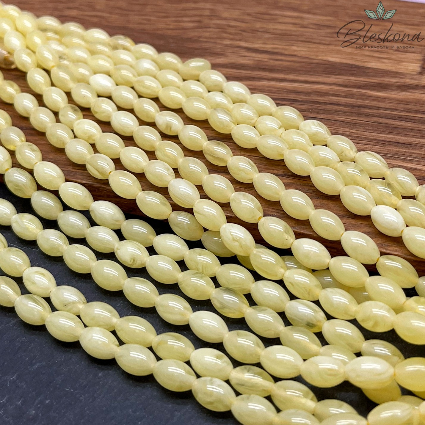 Янтарь светло- желтый рис 9*6 мм
