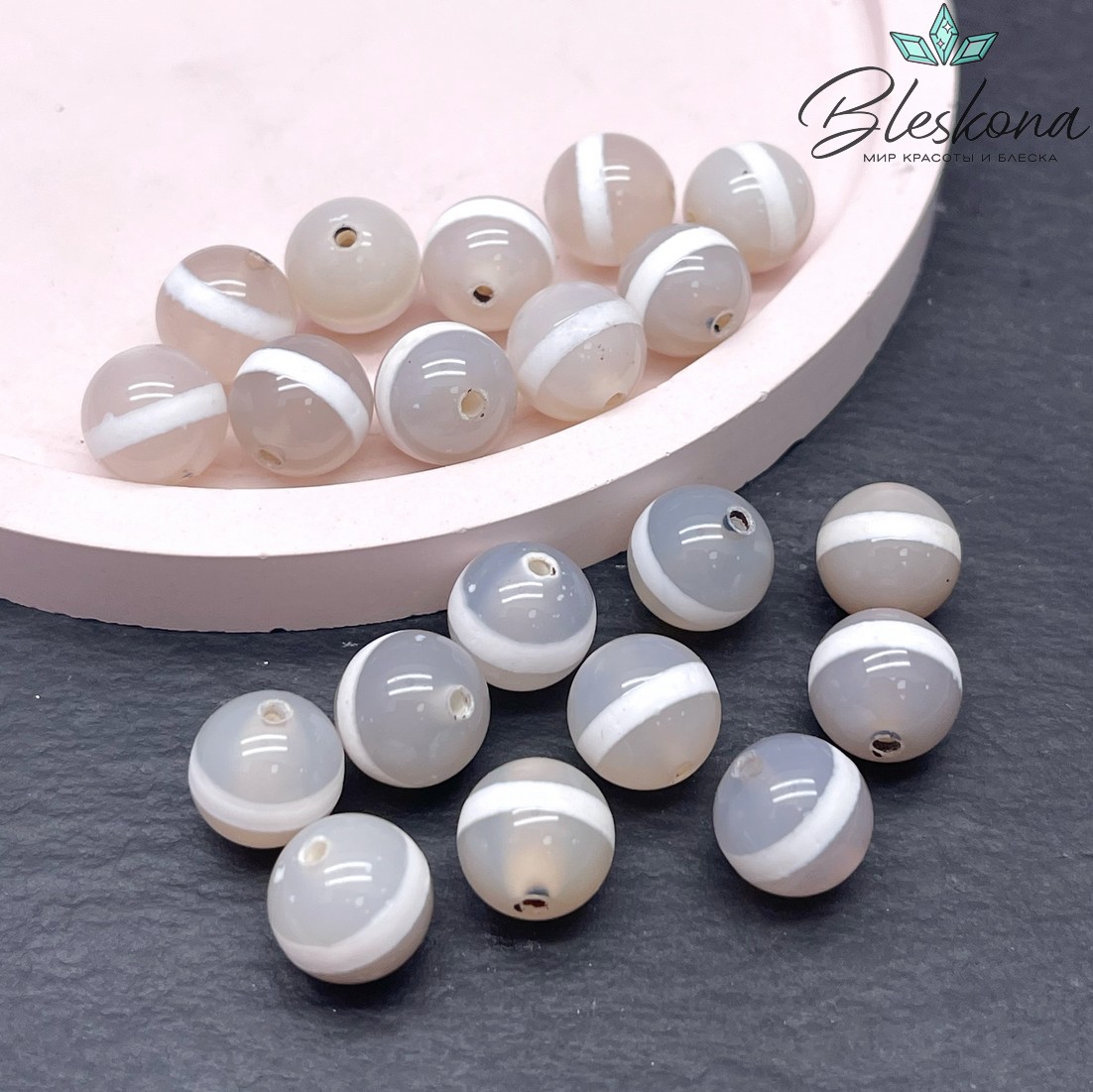 Бусина Дзи Медицина серо-белый шар 10 мм уп.10 шт.