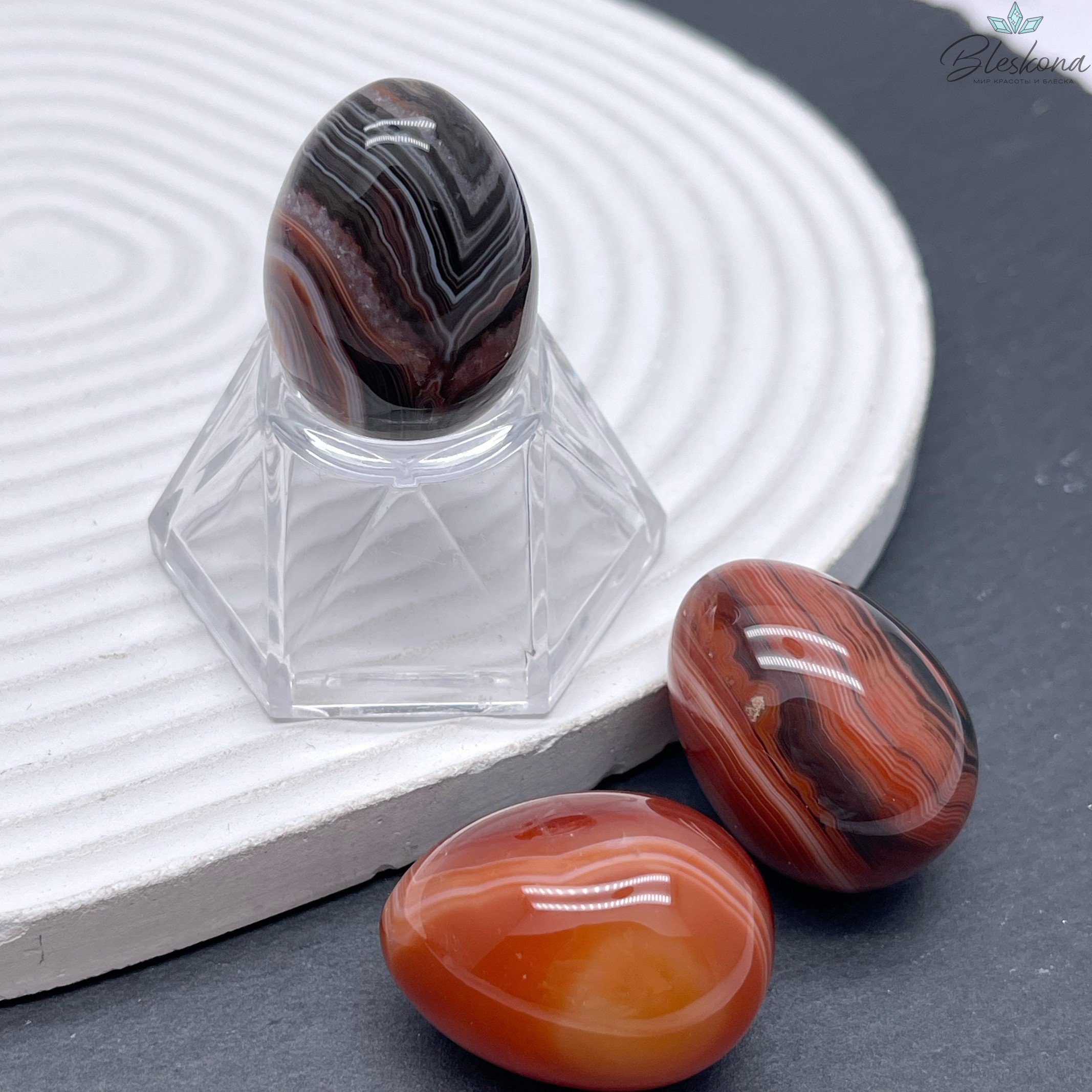 Агат с прожилками форма яйцо 30*21 мм