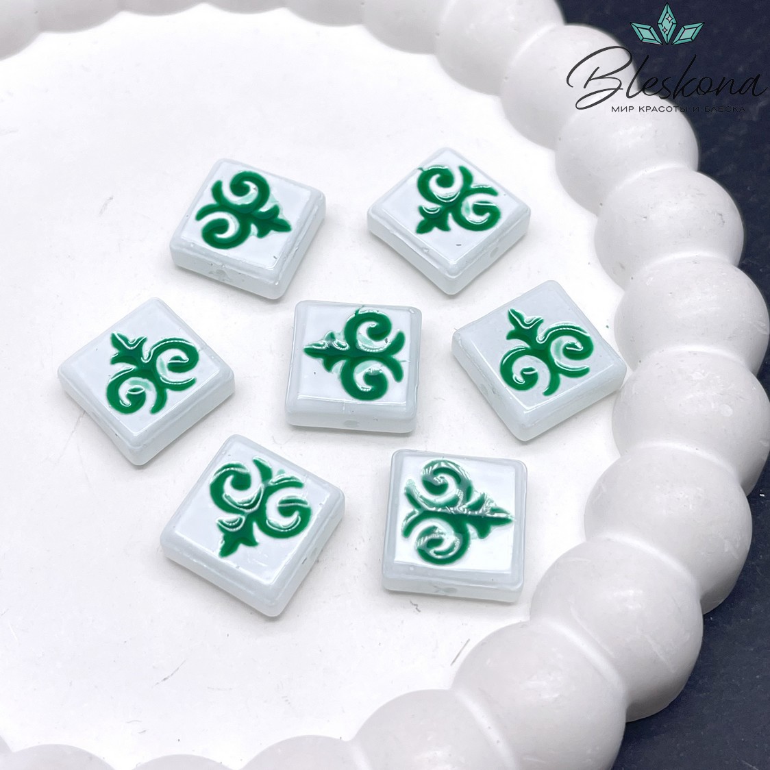 15 мм Бусина Этно квадрат белый зеленый рисунок