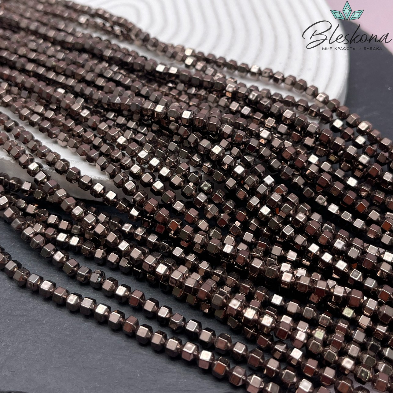 4*4 мм Гематин, цвет коричневый №1 (шоколадный), многогранник имитация