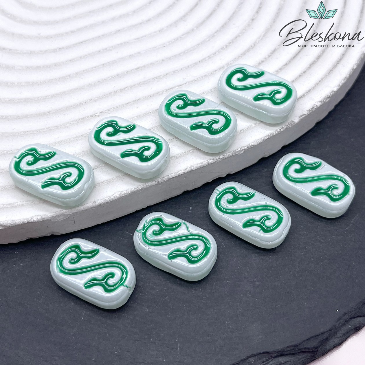 20*11,5 мм Бусина Этно округленный прямоугольник бело-зеленый