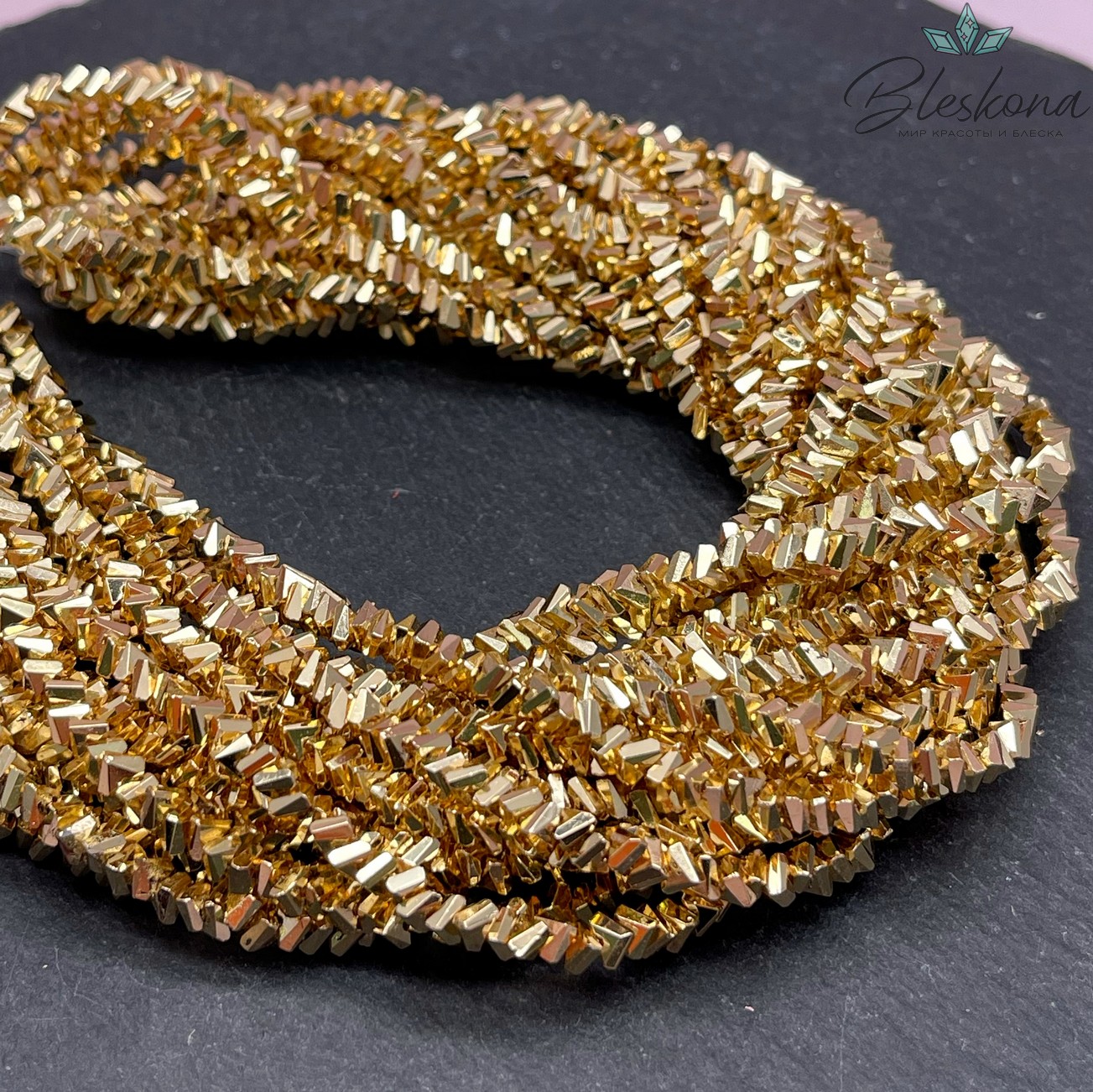 Чешское стекло №30 4,5 мм треугольник