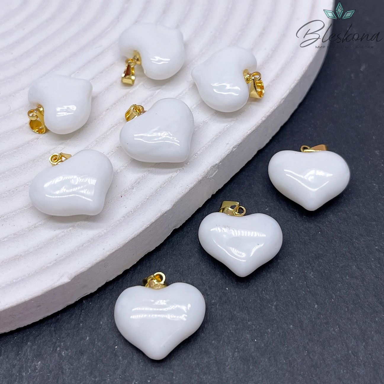 17 мм, Цвет золото, Подвеска сердце стекло белое