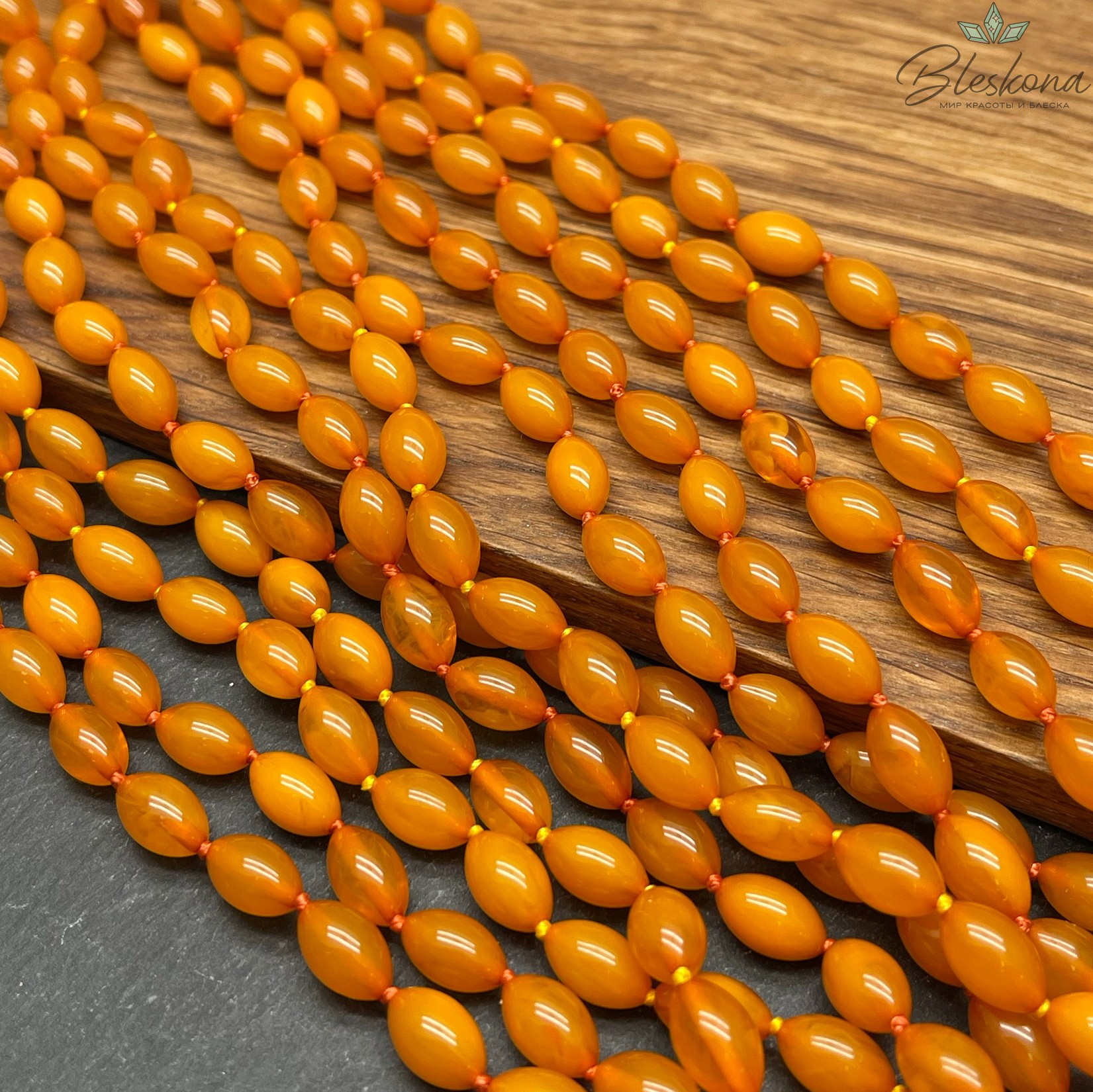 Янтарь оранжевый рис 9*6 мм
