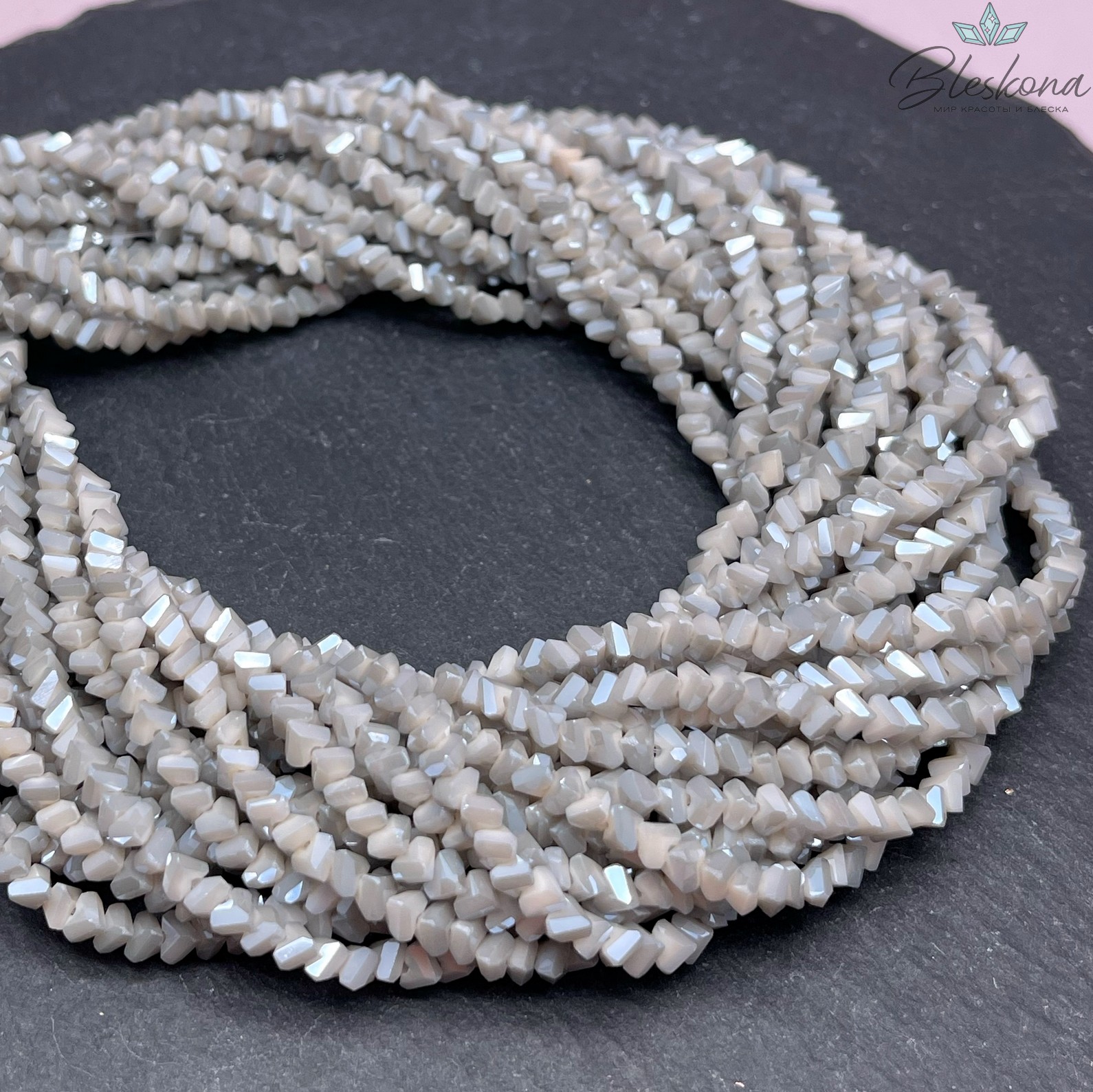 Чешское стекло №102 4,5 мм треугольник