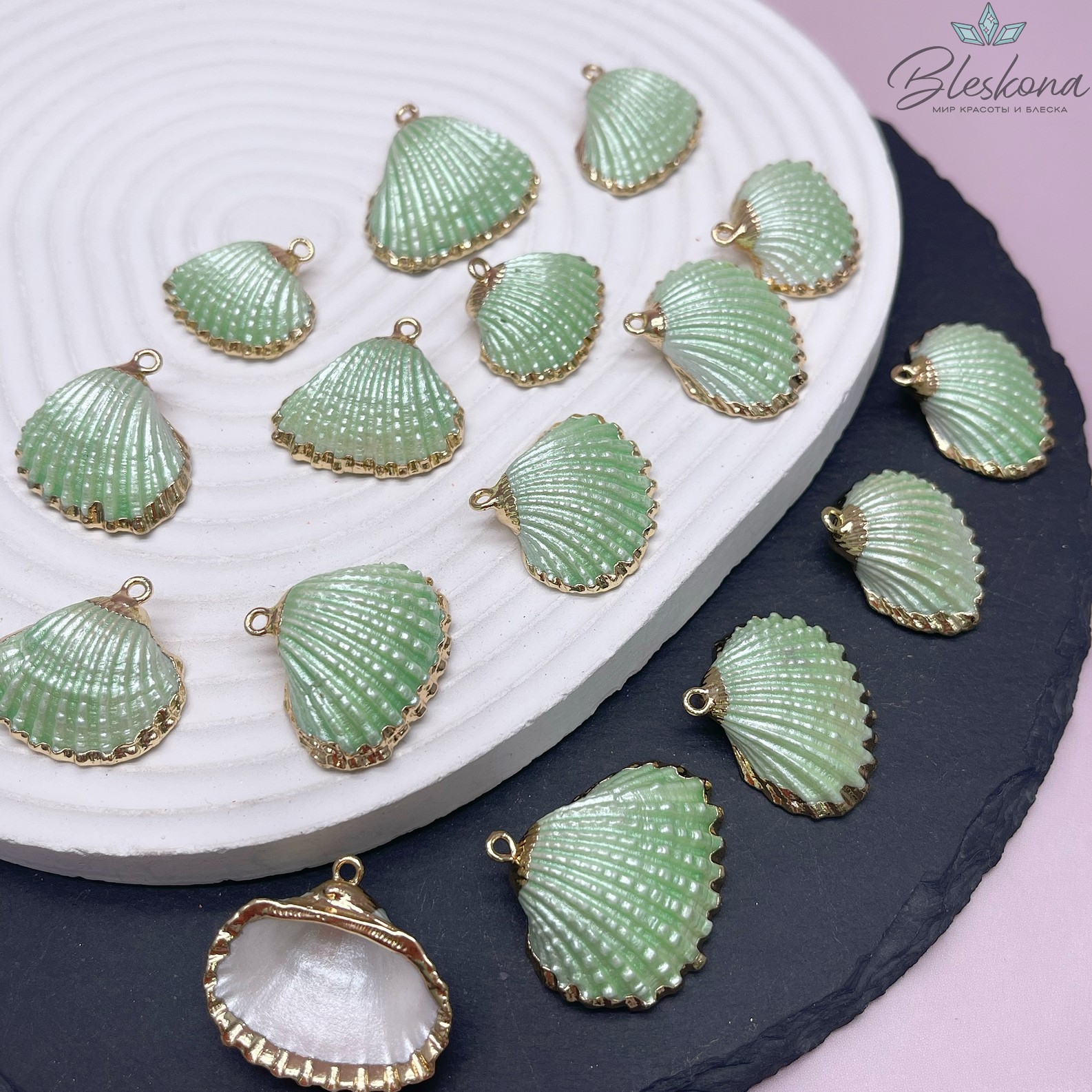 (23-26)*(25-30) мм, Цвет золото, Подвеска Ракушка салатовая