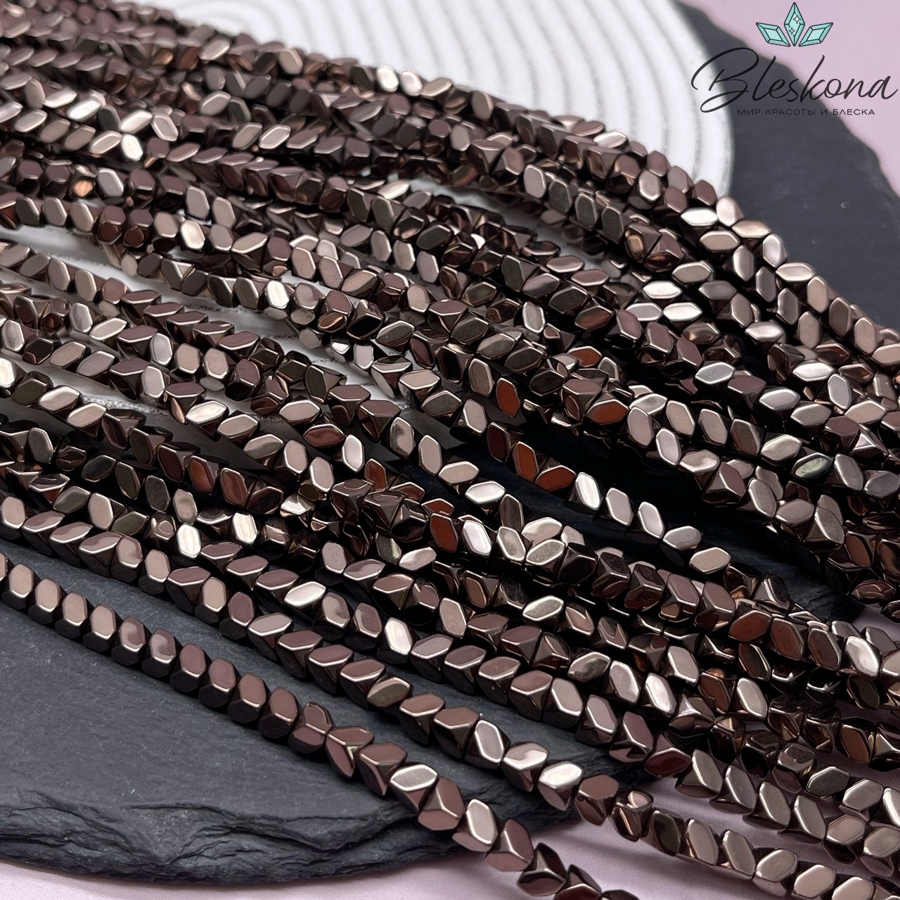 4*4 мм Гематин имитация, цвет коричневый №1 (шоколадный), геометрия №1