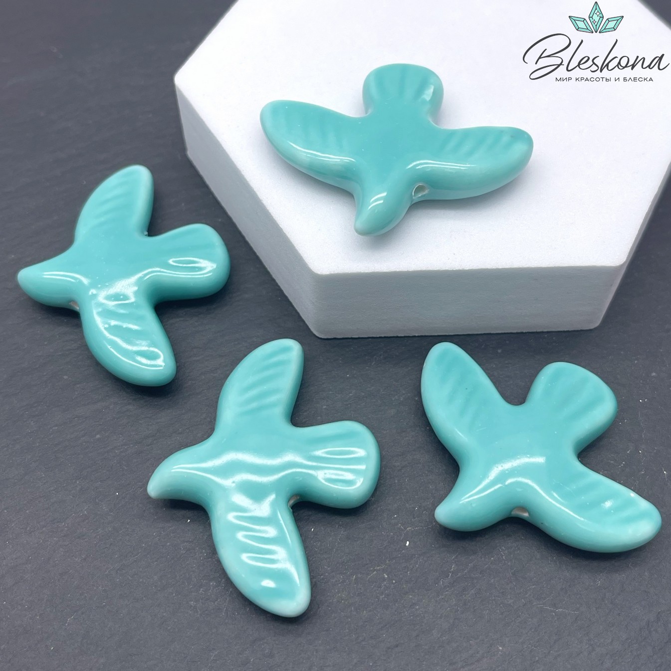 33*42 мм Керамика бусина Голубь зеленый (Птица)