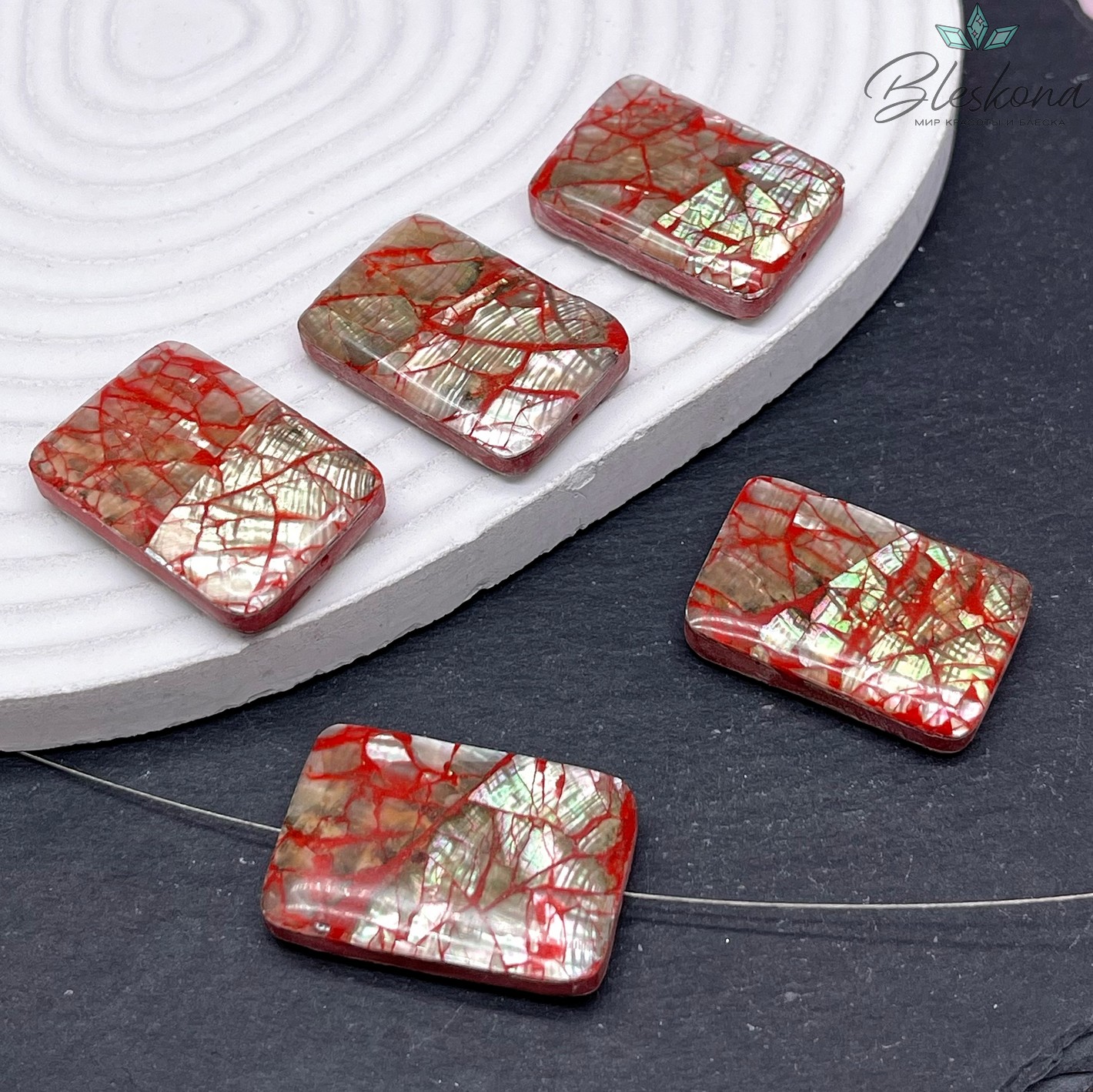 31*20,5 мм Бусина прямоугольник из перламутра с акрилом красная