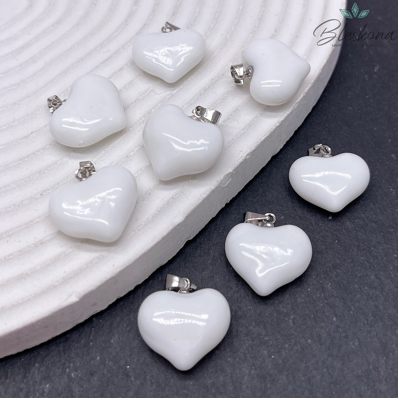 17 мм, Цвет серебро, Подвеска сердце стекло белое