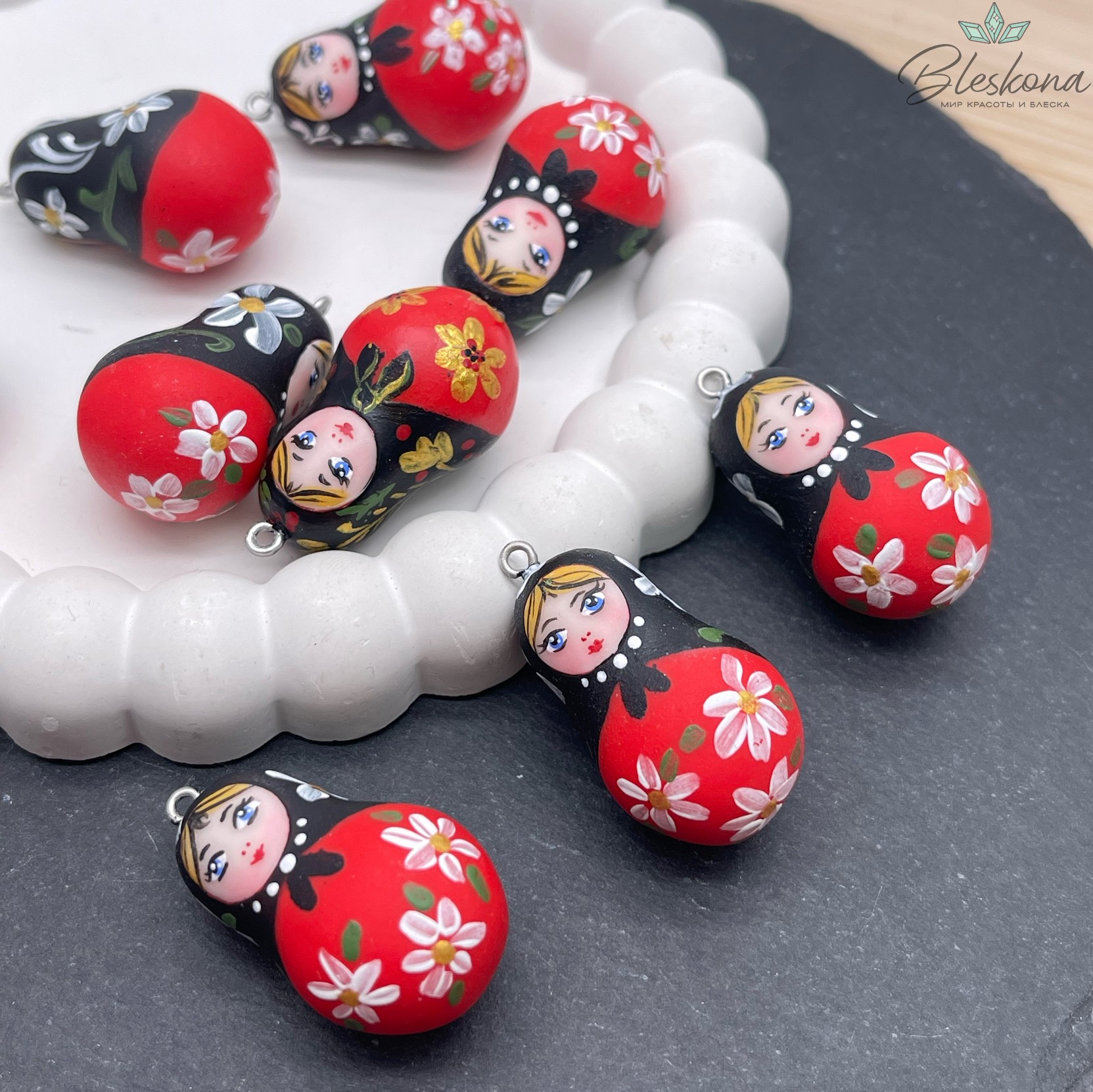30*20 мм, Цвет серебро, Подвеска Матрешка красная расписная