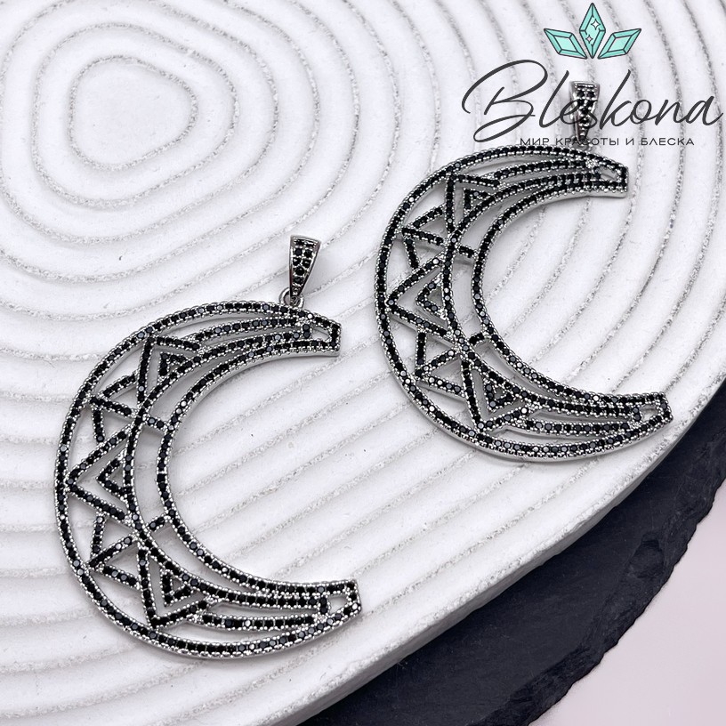 45*34 мм Цвет серебро, Подвеска полумесяц с черными цирконами и бейлом