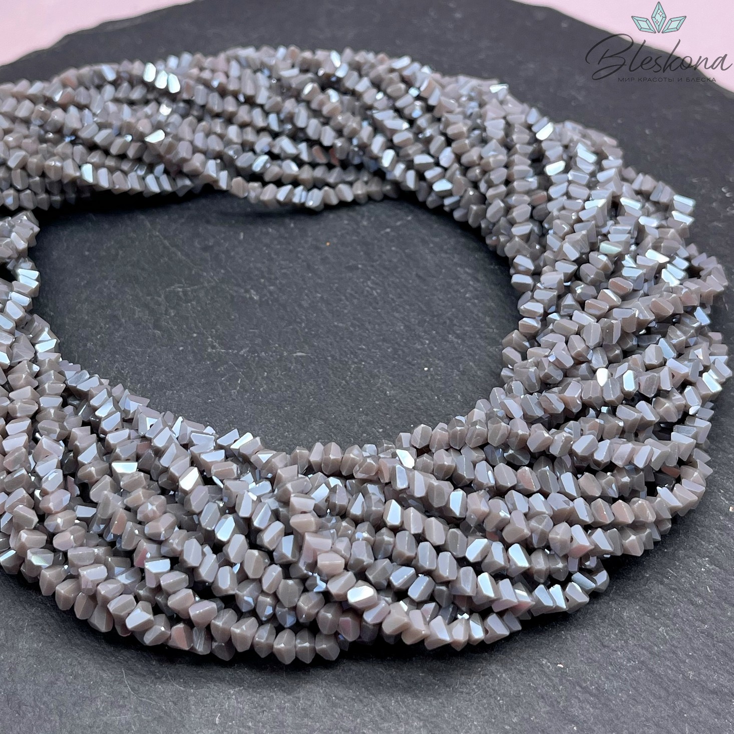 Чешское стекло №94 4,5 мм треугольник