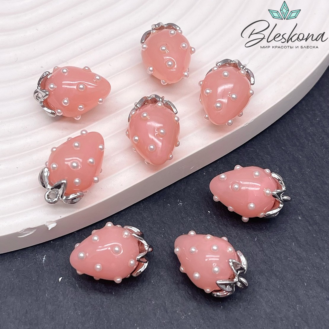 19*13 мм Цвет серебро, Подвеска клубничка розовая