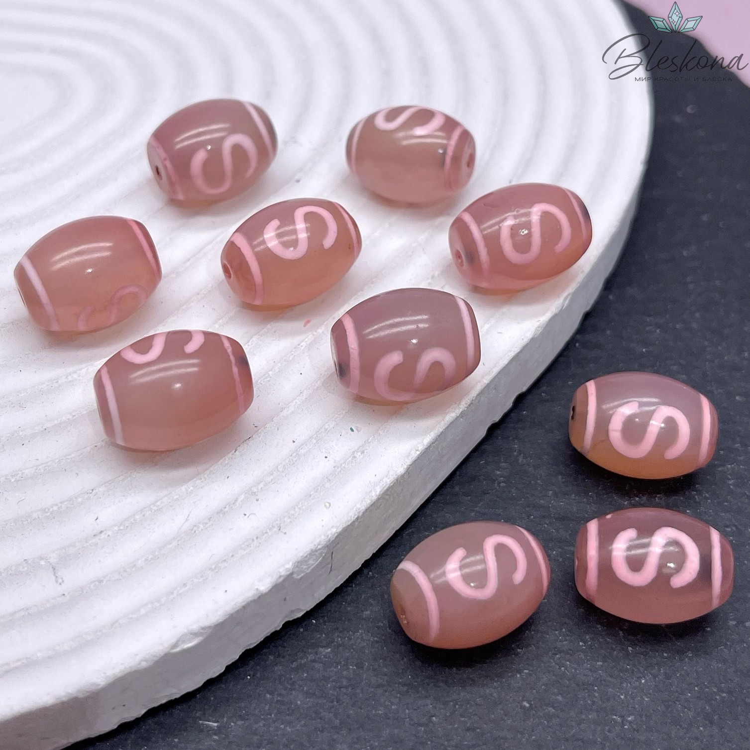 Бусина Дзи Денежный крючок розовый бочонок 16*12 мм