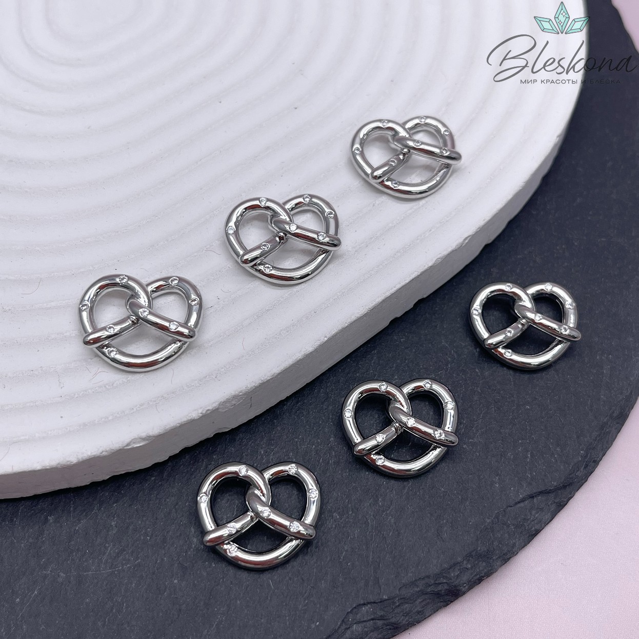 15,5*18 мм Цвет серебро, Подвеска Крендель цирконы