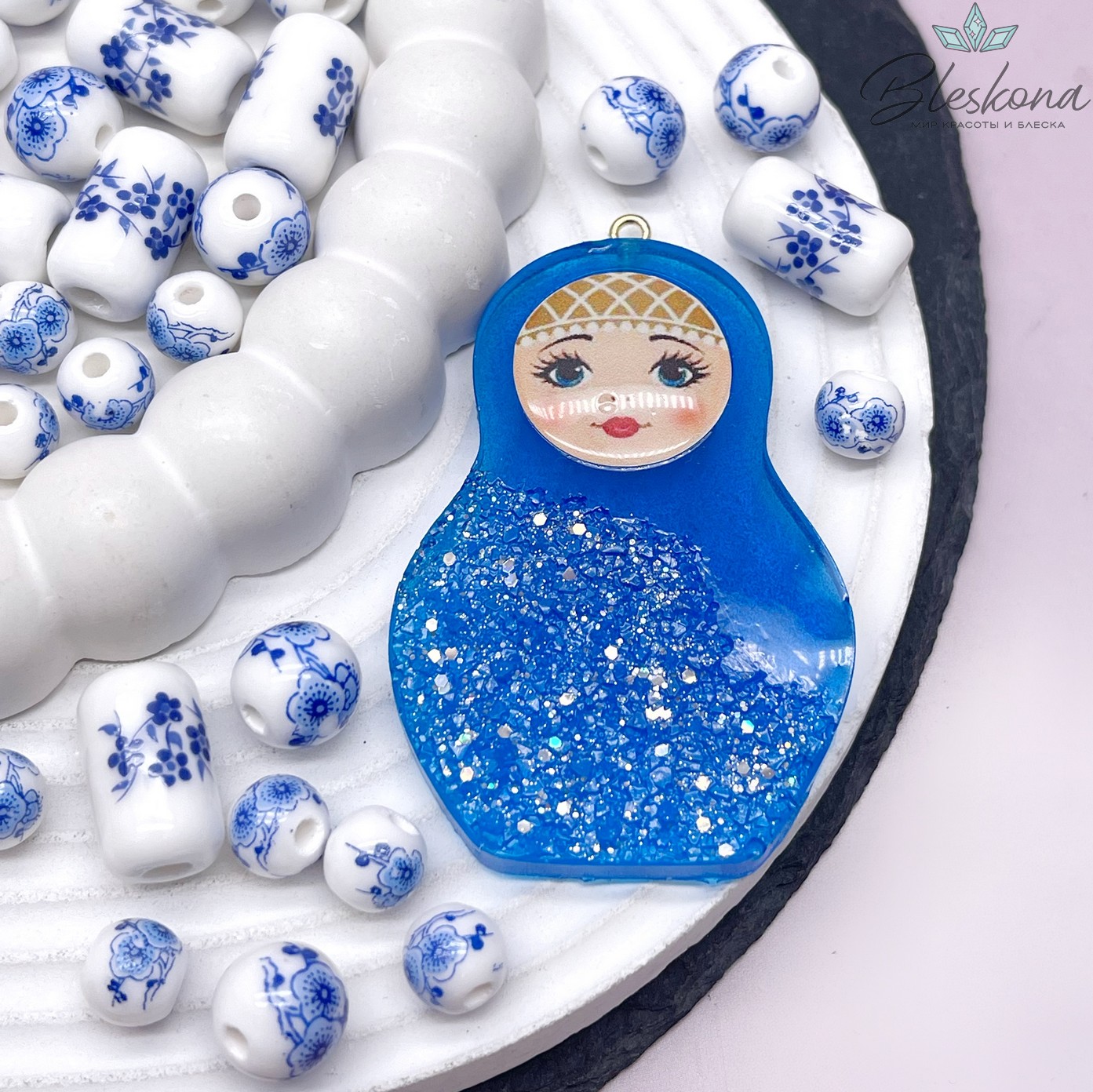 62*40 мм, Цвет золото, Подвеска Матрешка голубая