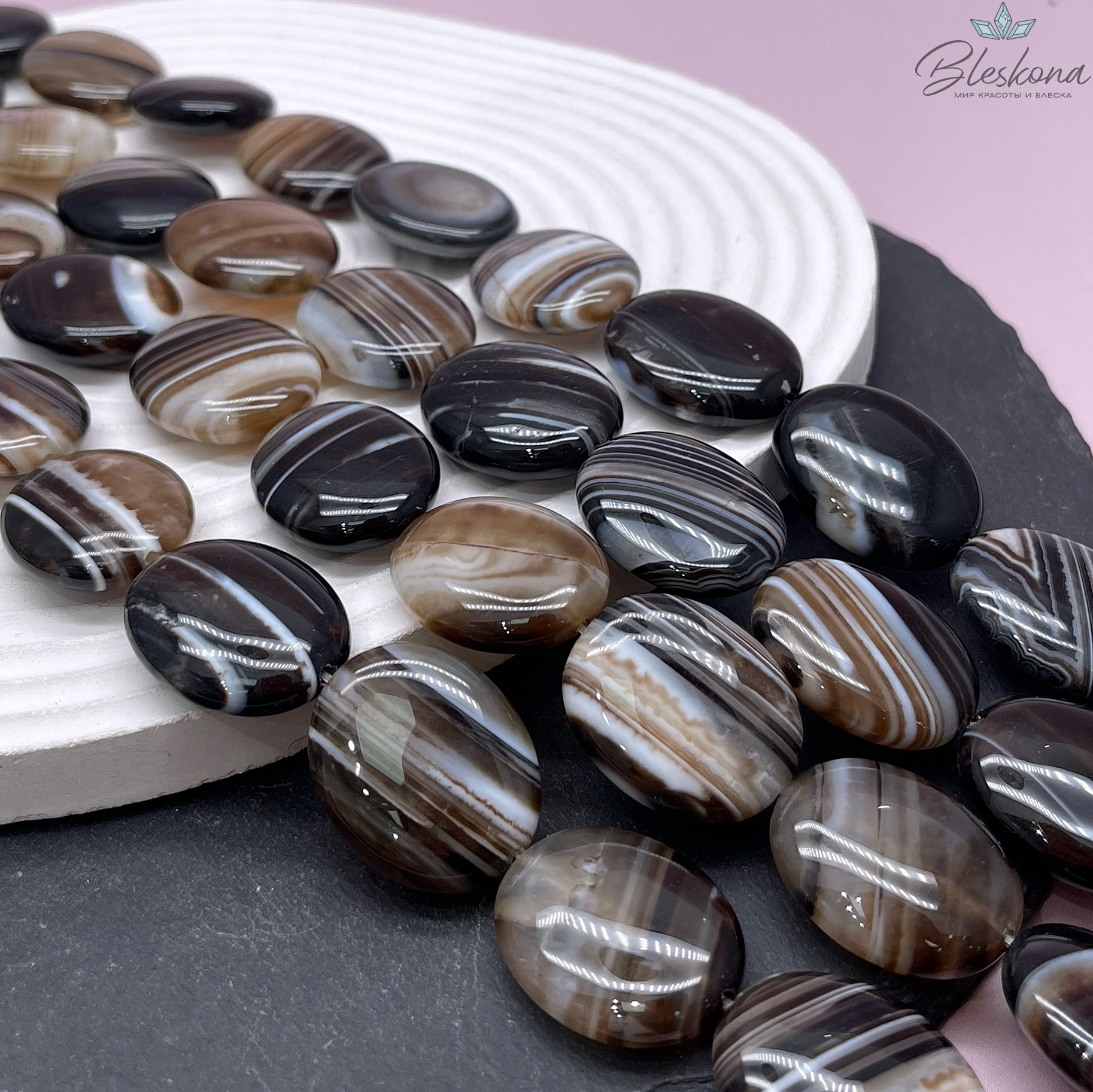 Агат черный с прожилками овал 26*20,5 мм