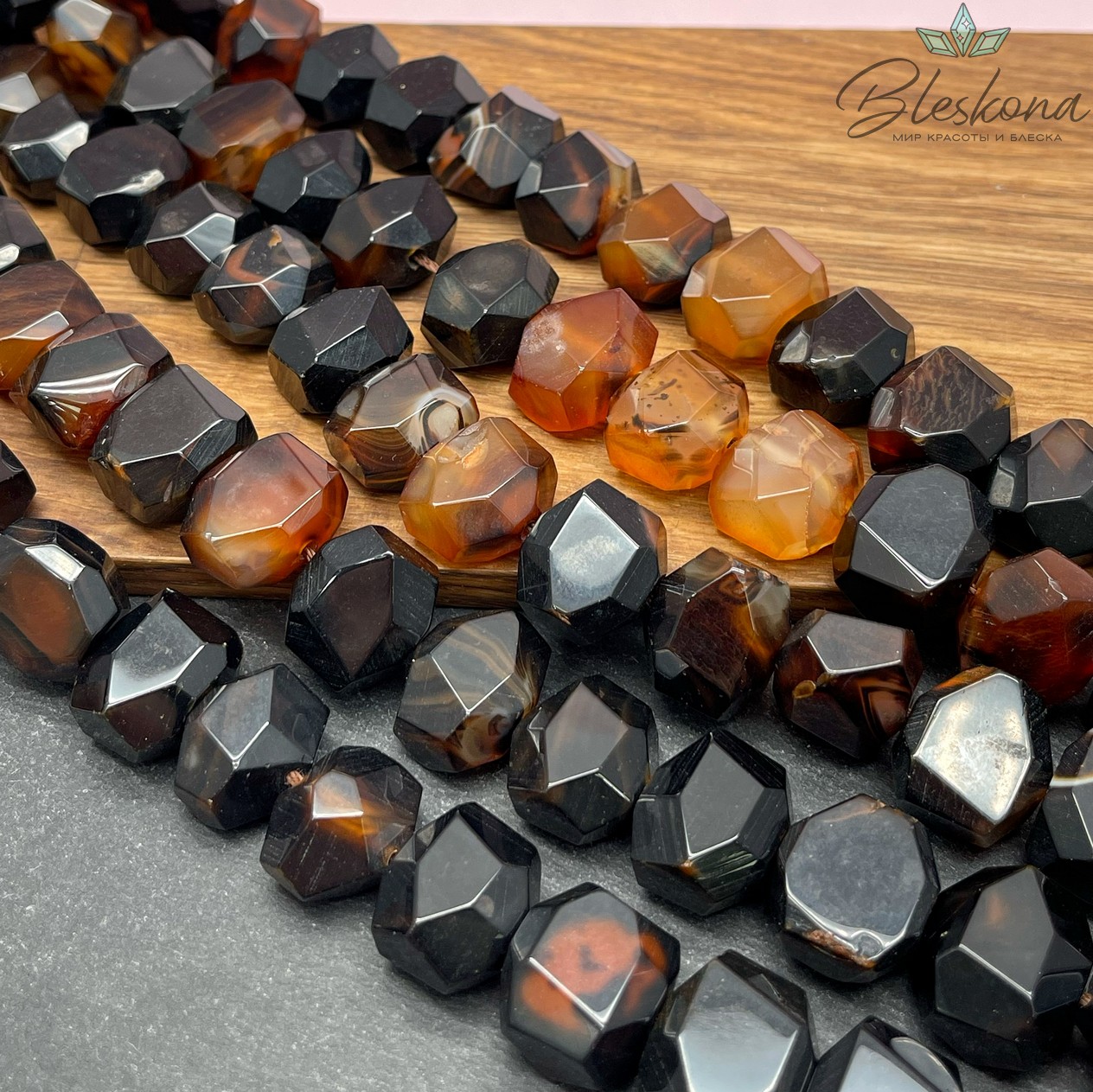 Агат черно- коричневый фриформ огранка 15*17 мм 