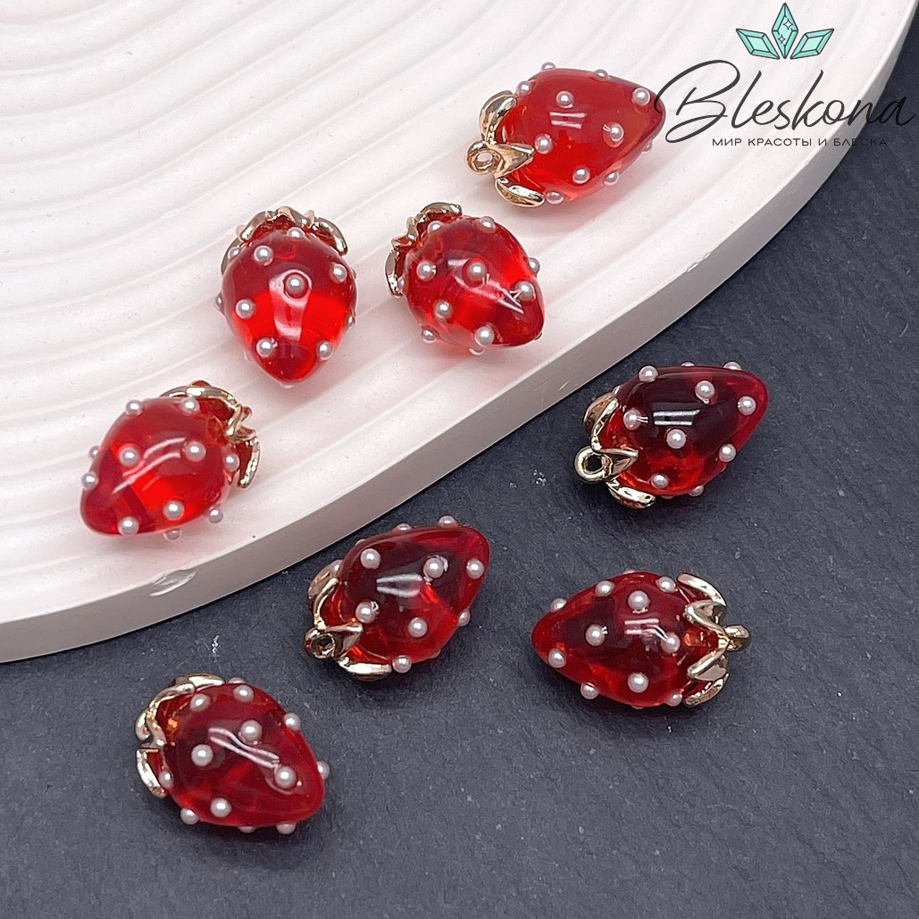 19*13 мм Цвет золото, Подвеска клубничка прозрачная темно-красная