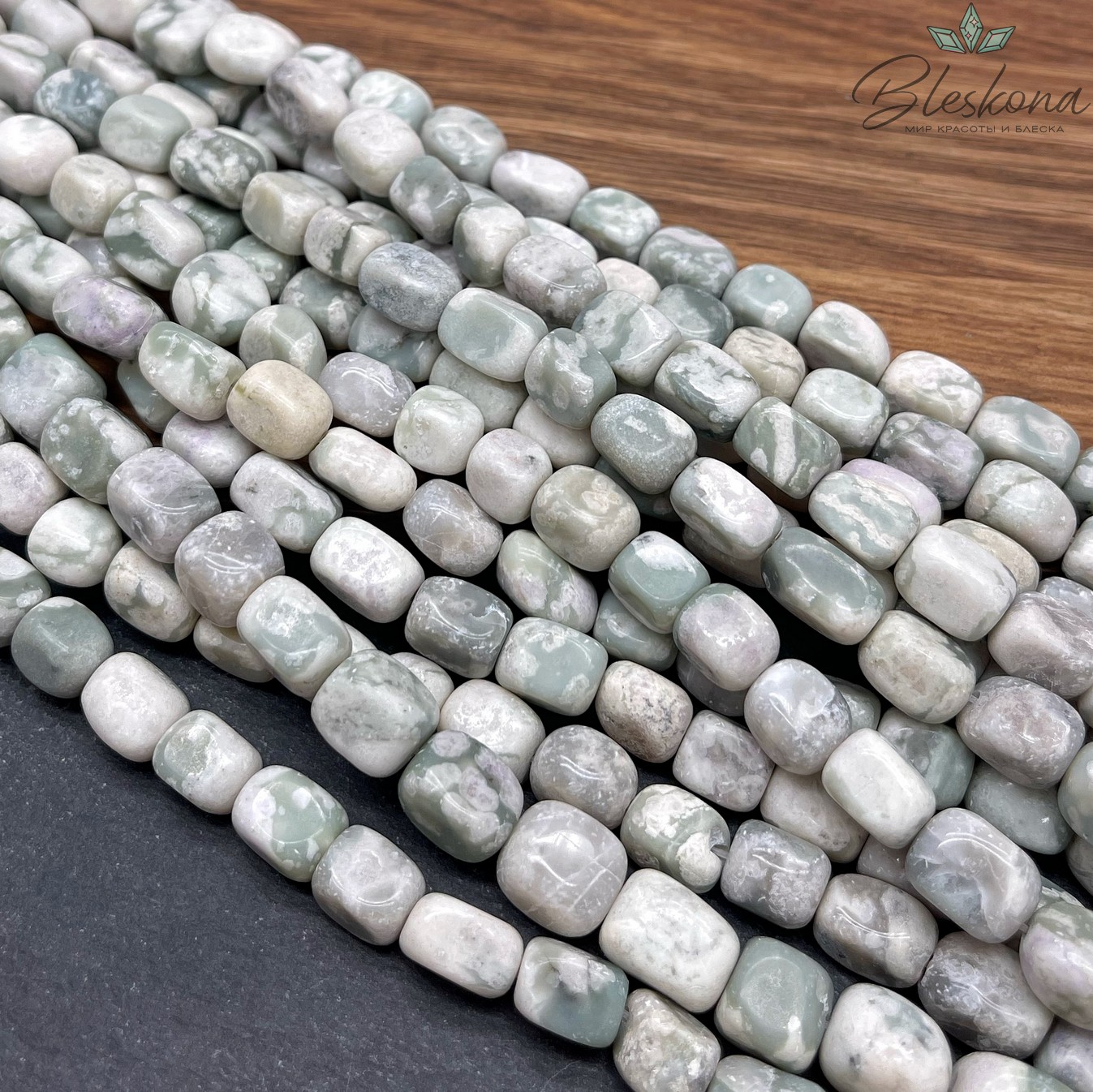 Жадеит зеленый галтовка (10-12)*(8-9) мм