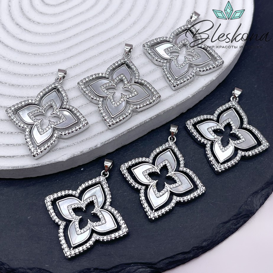 36,5*35 мм Цвет серебро, Подвеска клевер с цирконами и перламутром