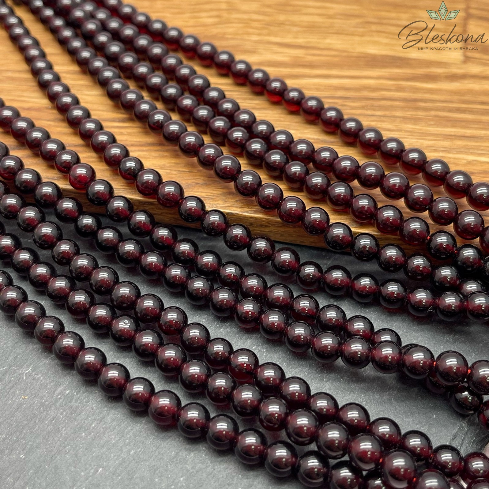 Янтарь шар темно-красный 6 мм