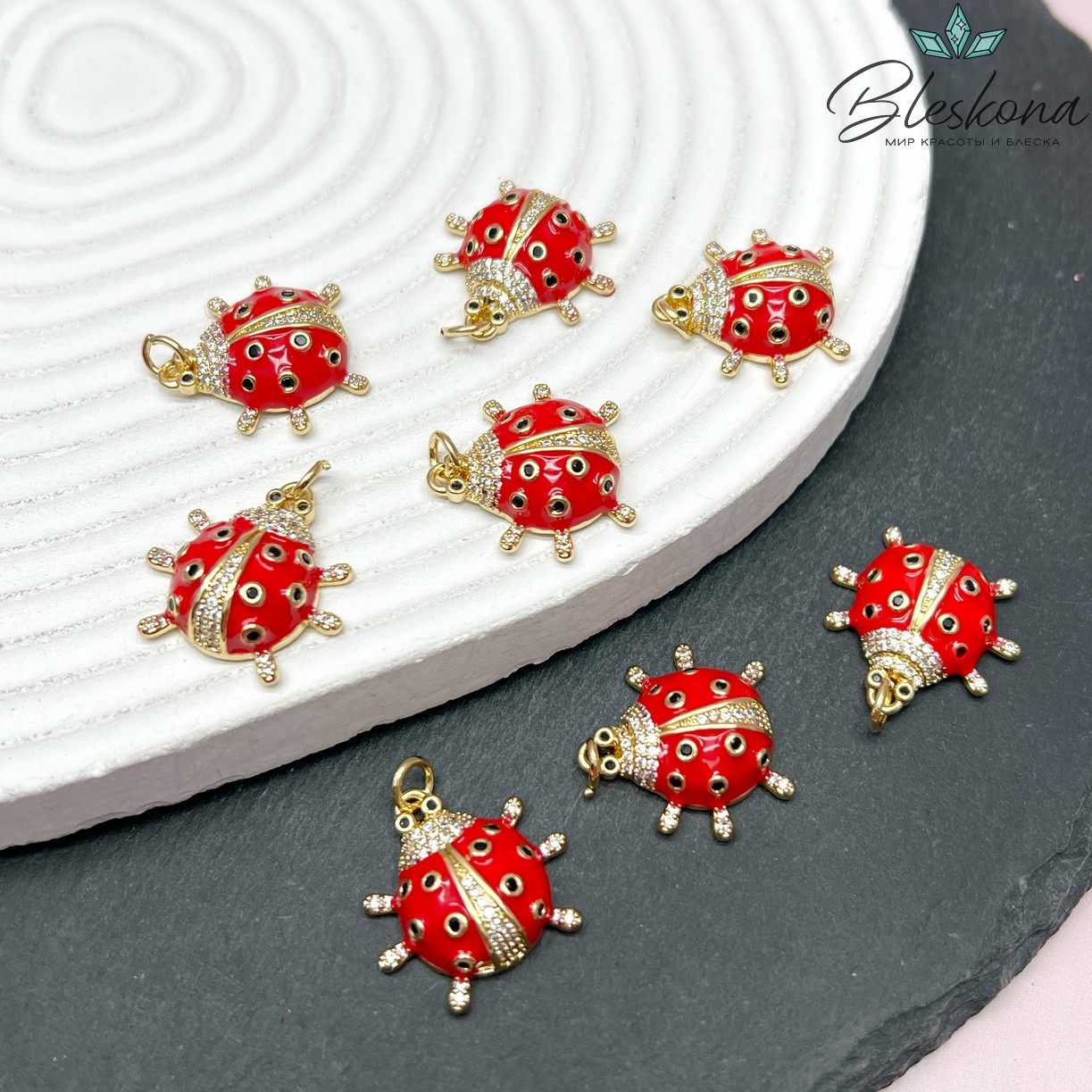 20*19,5 мм, Цвет золото, Подвеска Божья коровка цирконы красная эмаль