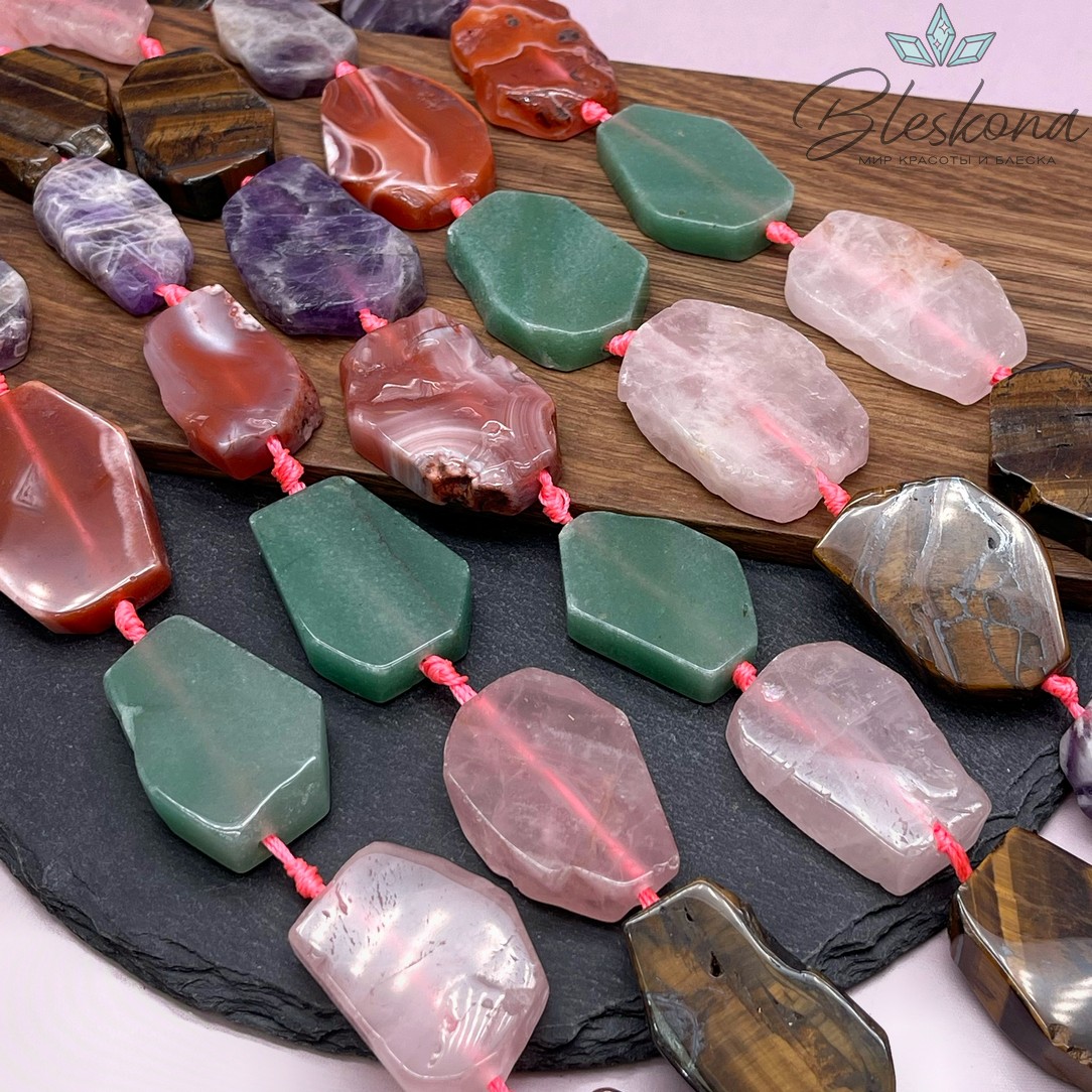 Микс плоский фриформ розовый кварц, авантюрин, сердолик, аметист, тигровый глаз (27-43)*(21-30) мм