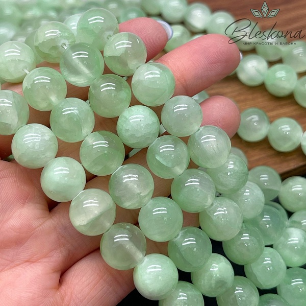 Оникс бледно- зеленый 12 мм 