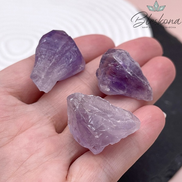 Аметист необработанный 28-30 мм 