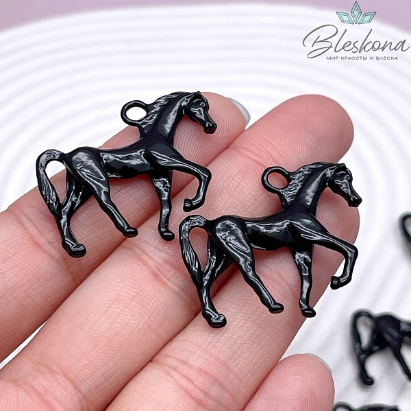 26,5*30,5 мм Цвет серебро, Подвеска  Лошадь черная