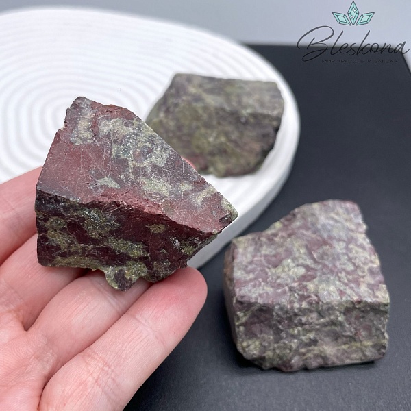 Яшма Кровь дракона необработанный 35-45мм