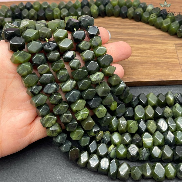 Нефрит Канадский фриформ огранка (9-10)*(9-11) мм