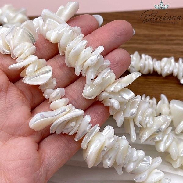 Перламутр белый сколы 10-23 мм