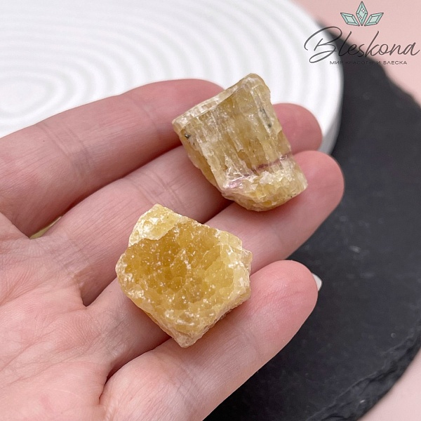 Флюорит желтый необработанный 28-33 мм 