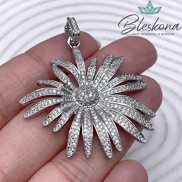 42*41 мм Цвет серебро, Подвеска ромашка с цирконами с бейлом