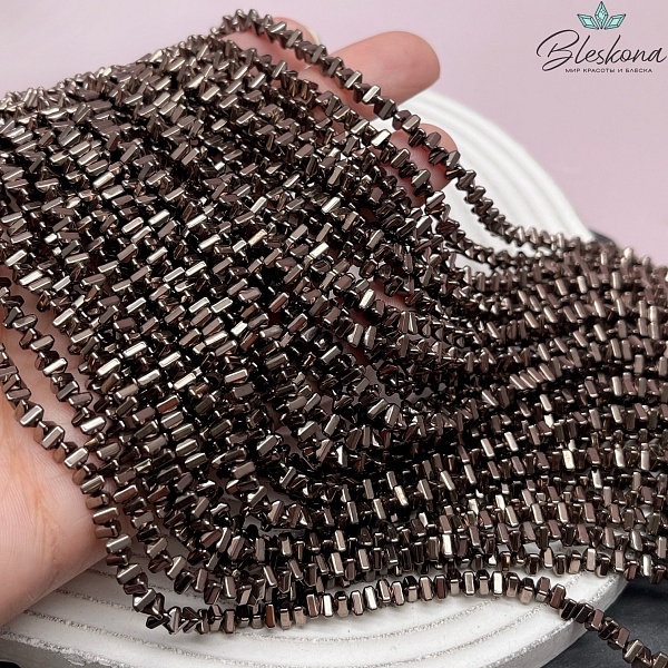 4*2,5 мм Гематин имитация, цвет коричневый №1 (шоколадный), треугольник объемный