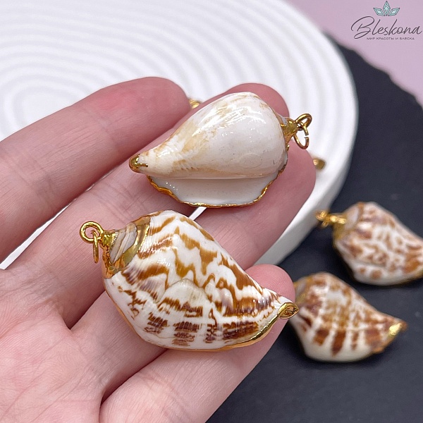 (36-41)*(18-21) мм Цвет золото, Подвеска Ракушка бело-коричневая