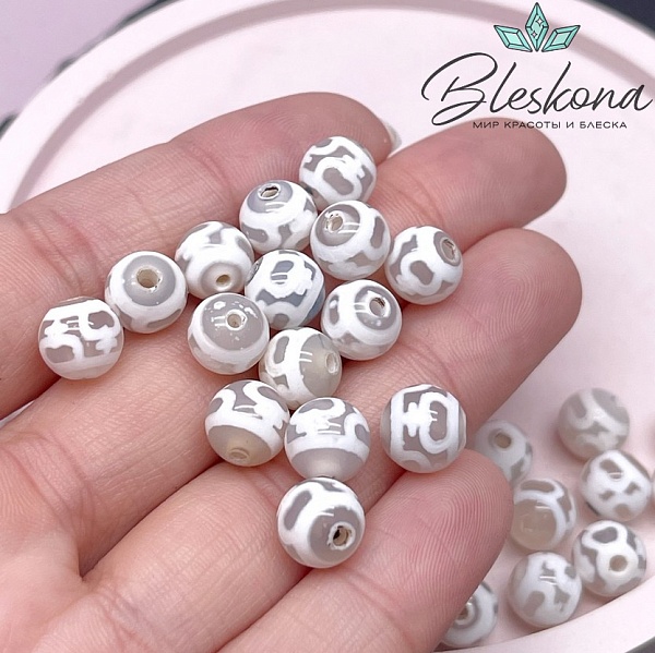 Бусина Дзи Нектарный сосуд изобилия серо-белый шар 8 мм уп.15 шт.