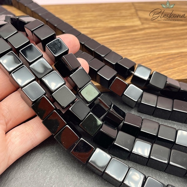 Оникс черный куб 10,5 мм 