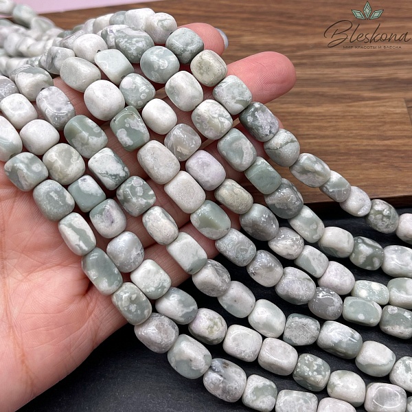 Жадеит зеленый галтовка (10-12)*(8-9) мм