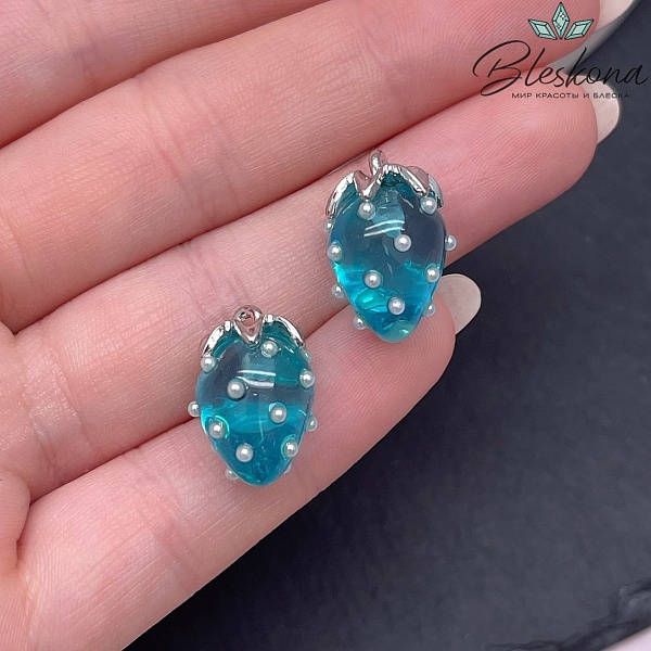 19*13 мм Цвет серебро, Подвеска клубничка прозрачная голубая