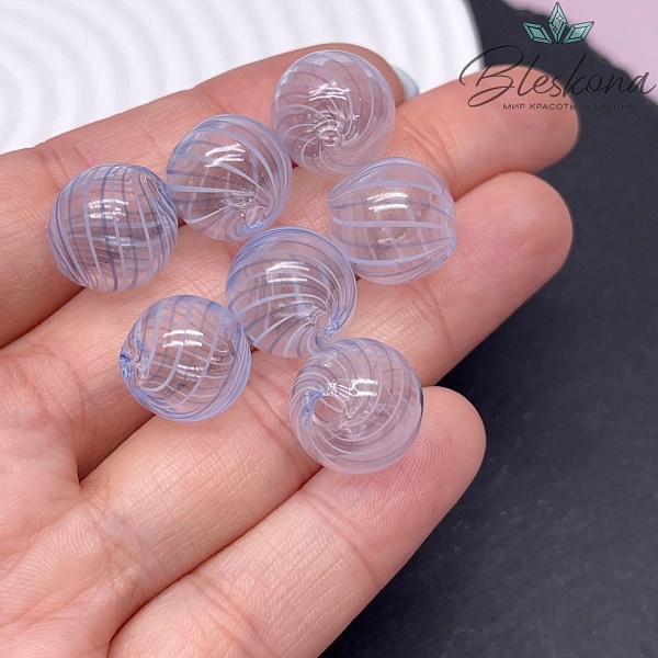 14 мм Бусина шар стекло прозрачное бело- синие полосы