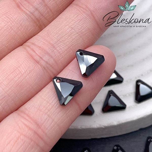 8*9 мм, Подвеска Циркон треугольник черный (кубический цирконий, фианит) 