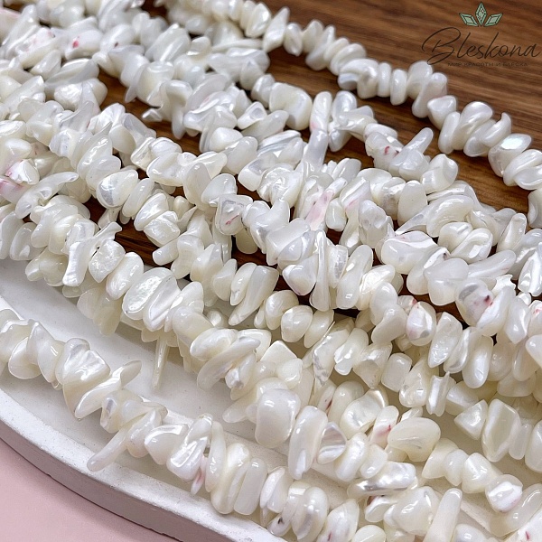 8-13 мм Перламутр белый крошка с красными вкраплениями